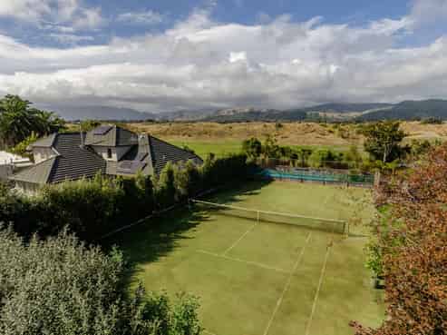 32 Golf Road, Paraparaumu Beach