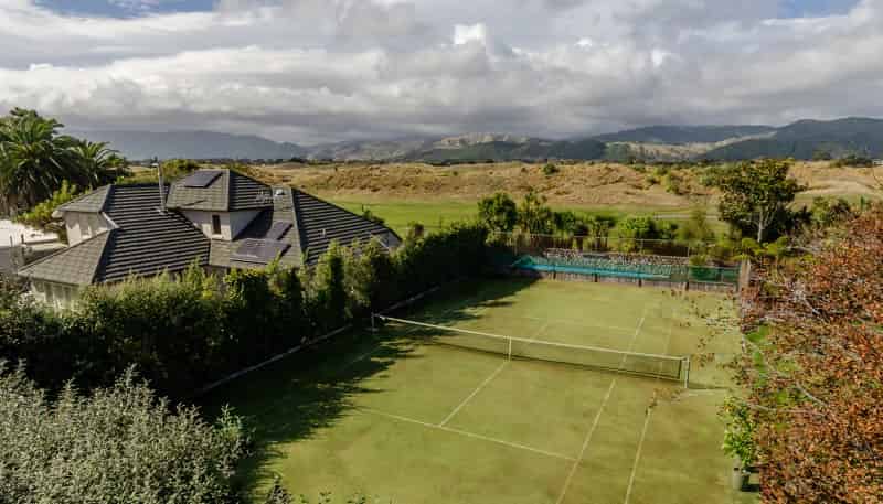 32 Golf Road, Paraparaumu Beach