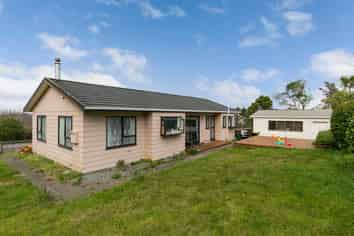 2 Penlington Place, Karori