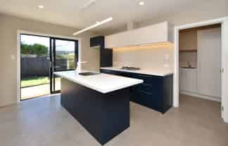 327 Breezes Road, Aranui