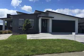 21 Defender Crescent, Beachlands