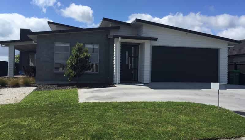 21 Defender Crescent, Beachlands