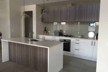 21 Defender Crescent, Beachlands