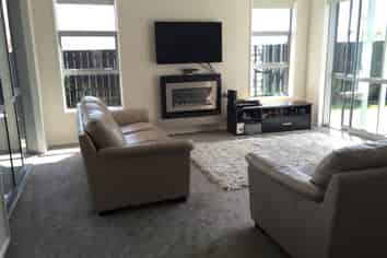 21 Defender Crescent, Beachlands