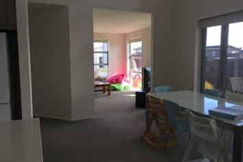 21 Defender Crescent, Beachlands