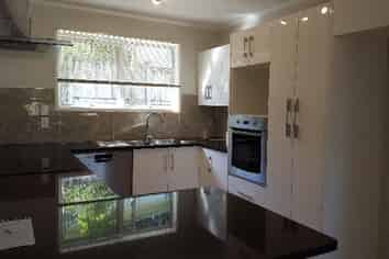 6 Hobby Ave, Birkdale