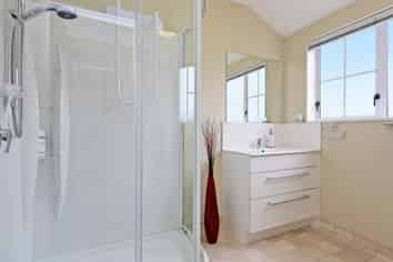 4A Spriggs Crescent, Greenmeadows