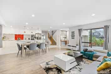 2/41 Fairmount Road, Titirangi