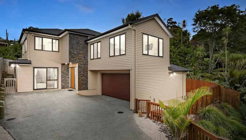 2/41 Fairmount Road, Titirangi
