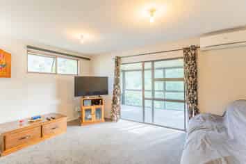 8 Mahinawa Street, Takapuwahia