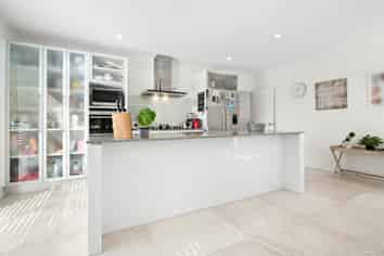 20 Kukuwai Avenue, Red Beach