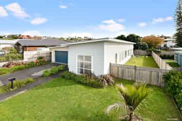 20 Kukuwai Avenue, Red Beach