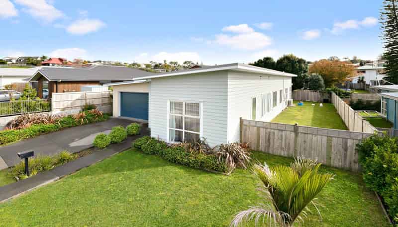 20 Kukuwai Avenue, Red Beach