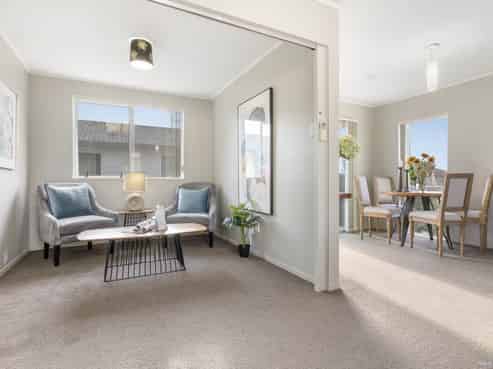 2/10 Norrie Smith Avenue, Flat Bush