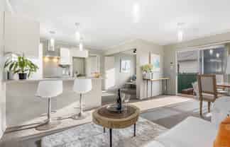 2/10 Norrie Smith Avenue, Flat Bush