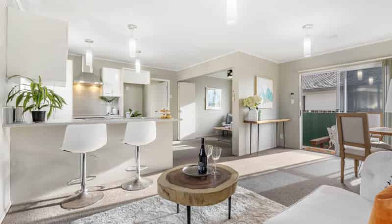 2/10 Norrie Smith Avenue, Flat Bush