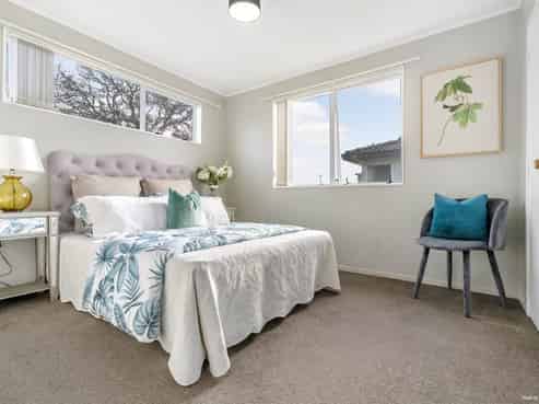 2/10 Norrie Smith Avenue, Flat Bush