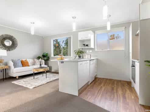 2/10 Norrie Smith Avenue, Flat Bush