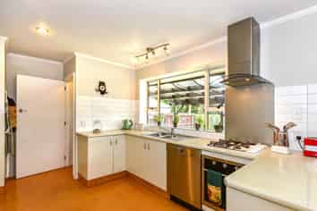 47 Damien Place, Bromley