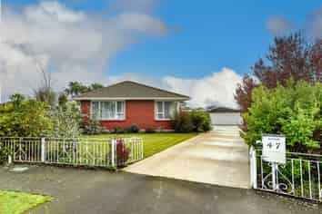 47 Damien Place, Bromley