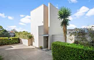 2B Cowie Street, 