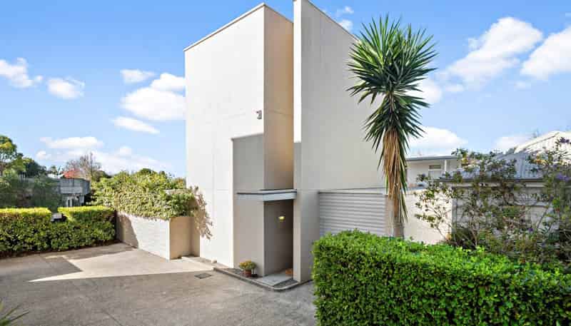 2B Cowie Street, 