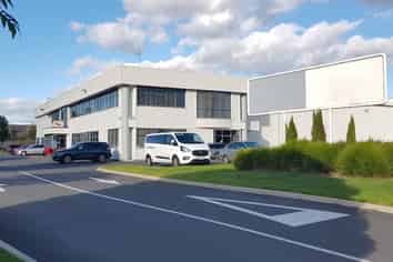 Large Scale Industrial / Office on 17,601sqm Site