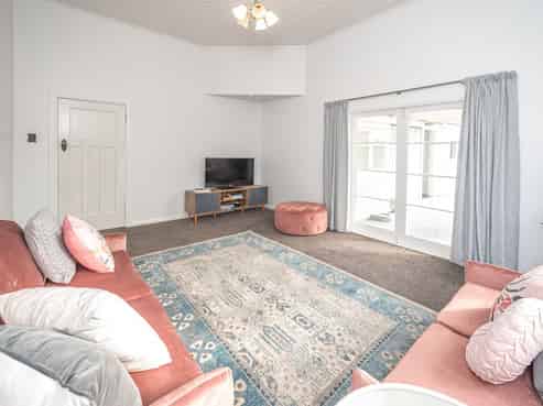 10 Smithfield Road, Tawhero