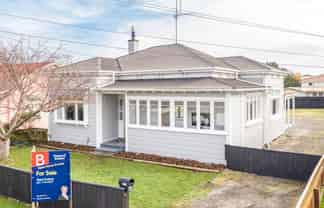 10 Smithfield Road, Tawhero