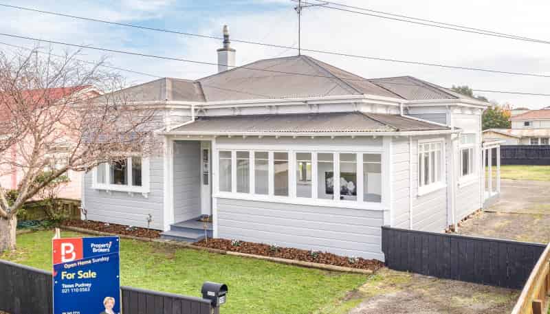 10 Smithfield Road, Tawhero