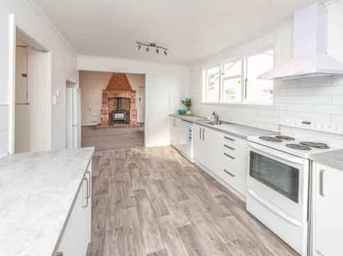 10 Smithfield Road, Tawhero