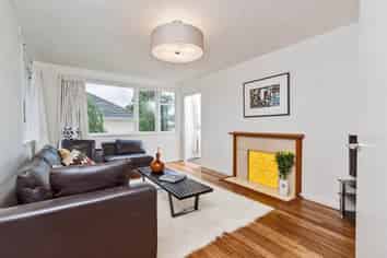 50 Waddell Avenue, Point England