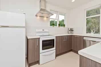 50 Waddell Avenue, Point England