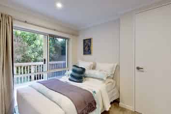 8 Moko Lane, Greenhithe