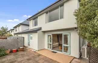 1/19 Longley Place, Addington