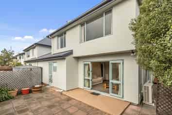 1/19 Longley Place, Addington
