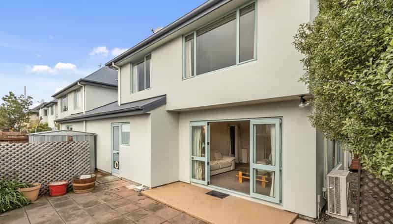 1/19 Longley Place, Addington