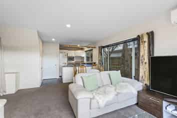 1/19 Longley Place, Addington