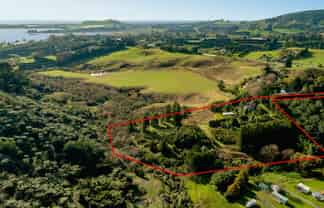 437 Welcome Bay Road, 