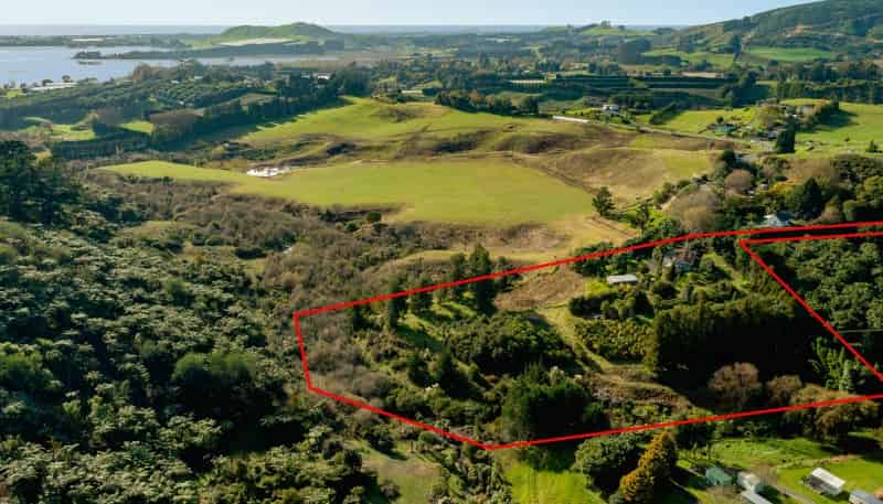 437 Welcome Bay Road, 