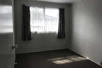 23 Zelda Avenue, Clover Park