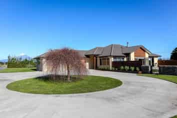 70 Kairau Road East, Waitara