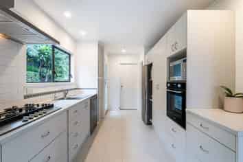 1/11 Jenanne Place, Totara Vale