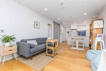 207/10 Lion Place, Epsom