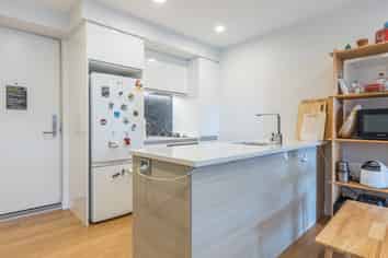 207/10 Lion Place, Epsom