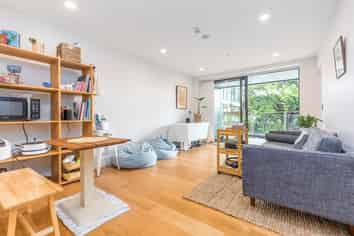 207/10 Lion Place, Epsom