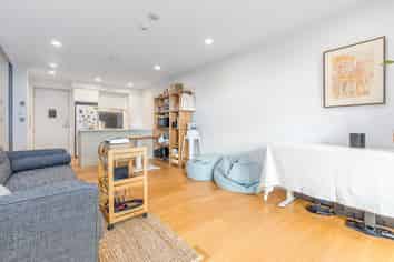 207/10 Lion Place, Epsom