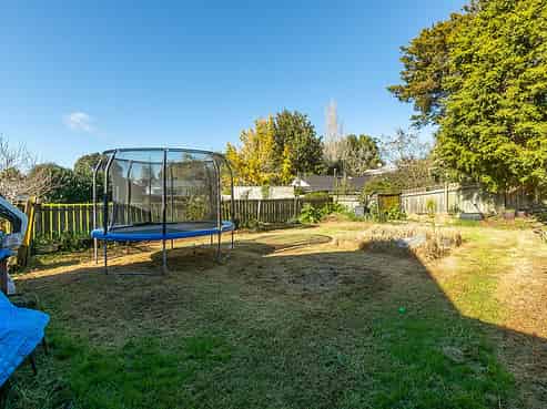 40 McLeod Road, Weymouth