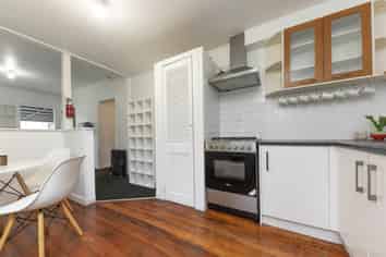 8 Freyberg Avenue, Sandringham