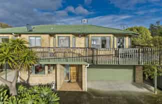 182 Henderson Valley Road, Henderson